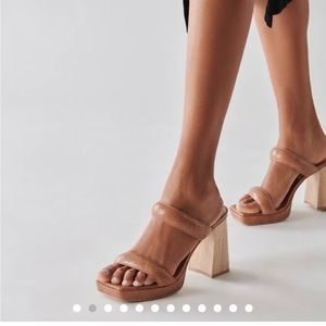 BNWT Dolce Vita Atlas Heels. Size 5